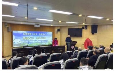 當(dāng)代商界傳媒又一力作教育公益電影《同享一片藍(lán)天2》在長(zhǎng)沙開(kāi)機(jī)